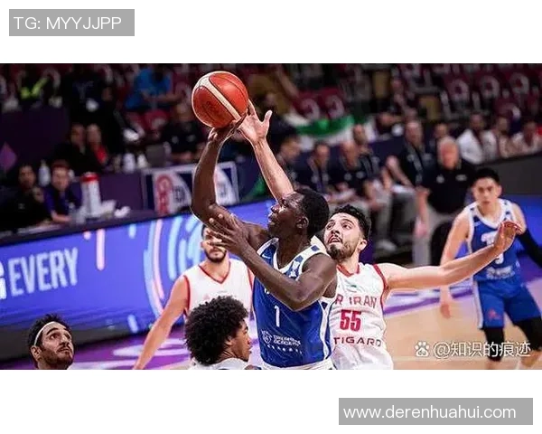 中国男篮与伊朗激战正酣比分胶着双方全力争胜精彩瞬间回顾